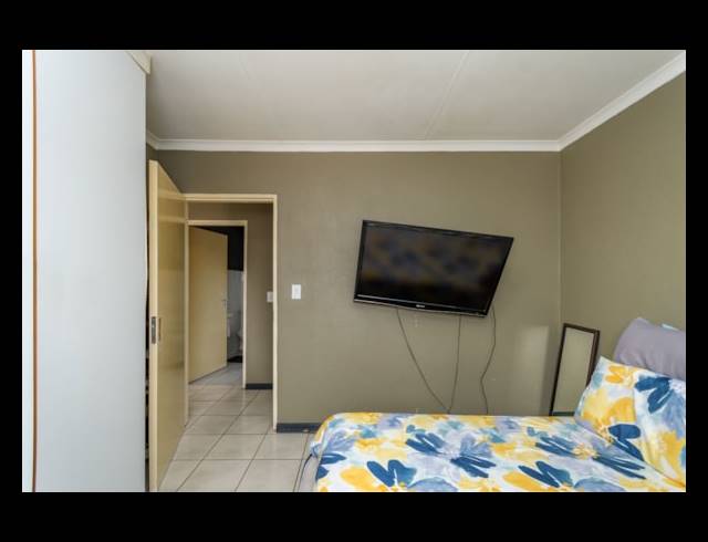 2 bed property to rent in LAKEFIELD